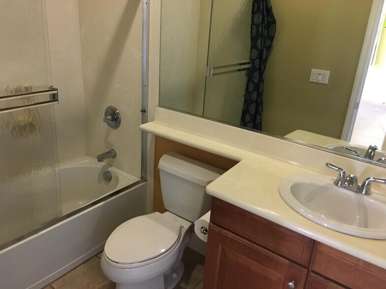 Building Photo - 1061 Pearl Terrace