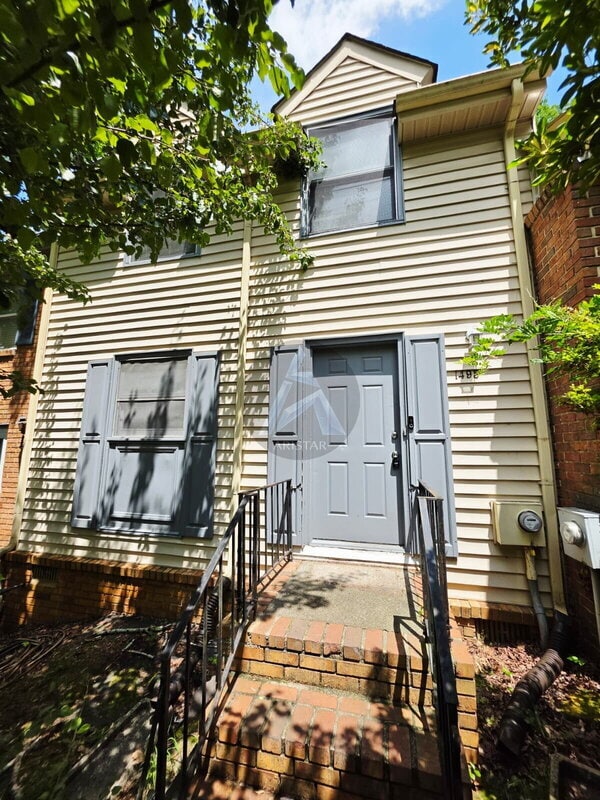 Building Photo - 1495 Bentley Ln SE
