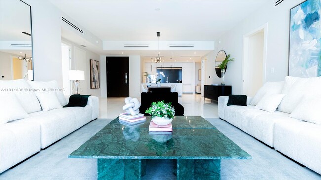 Building Photo - 300 Biscayne Blvd Way