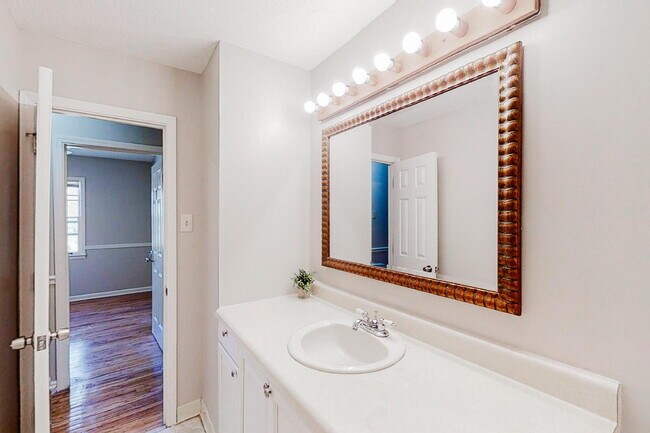 Building Photo - Morrow Home, a 3 mins drive to transit stop Mt Zion Blvd & E Meyer Dr
