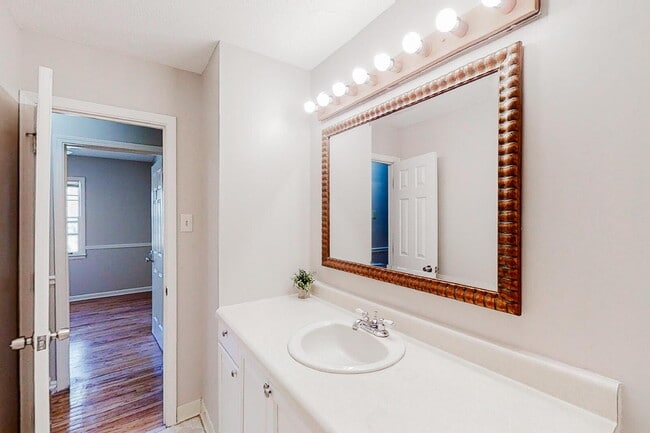 Building Photo - The Castile | Morrow Home living made easy—just a 3-minute drive to Mt Zion Blvd & E Meyer Dr tra...