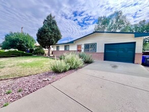 Building Photo - Charming 2 Bedroom, 1 Bath Ranch Home with 2 Car Garage in Southwest Loveland!