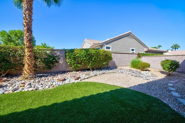 Building Photo - 38537 Fallbrook Ave