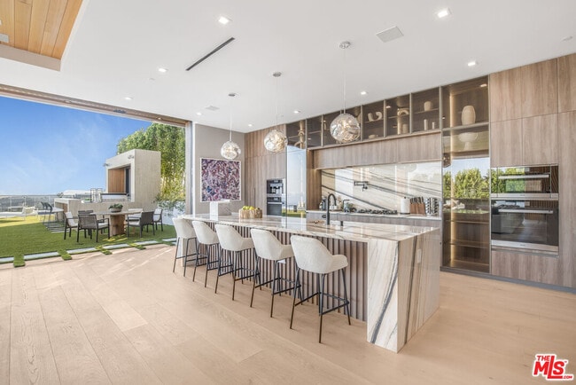 Building Photo - 1033 Somera Rd