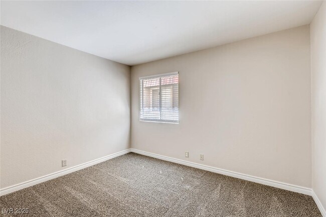 Building Photo - 5224 River Glen Dr