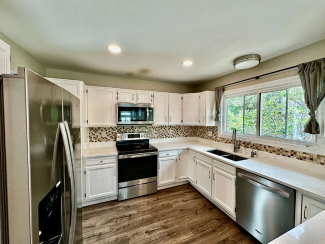 Building Photo - "Charming 3-Bed Highlands Ranch Home with ...