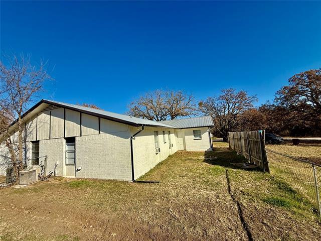 Building Photo - 2112 Tanglewood St