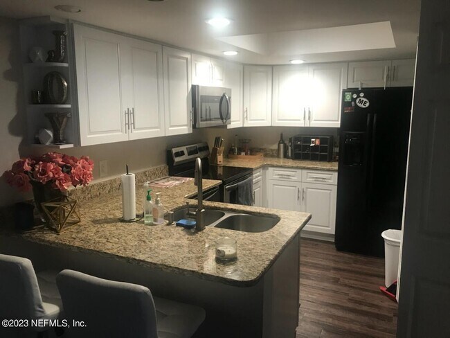 Building Photo - 1503 Challenger Ct W