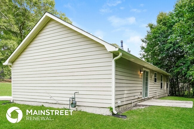 Building Photo - 6670 South Ave