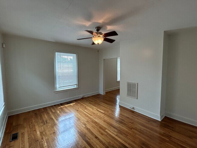 Building Photo - 1609 W Club Blvd