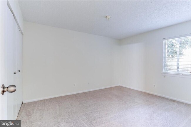 Building Photo - 11823 Breton Ct