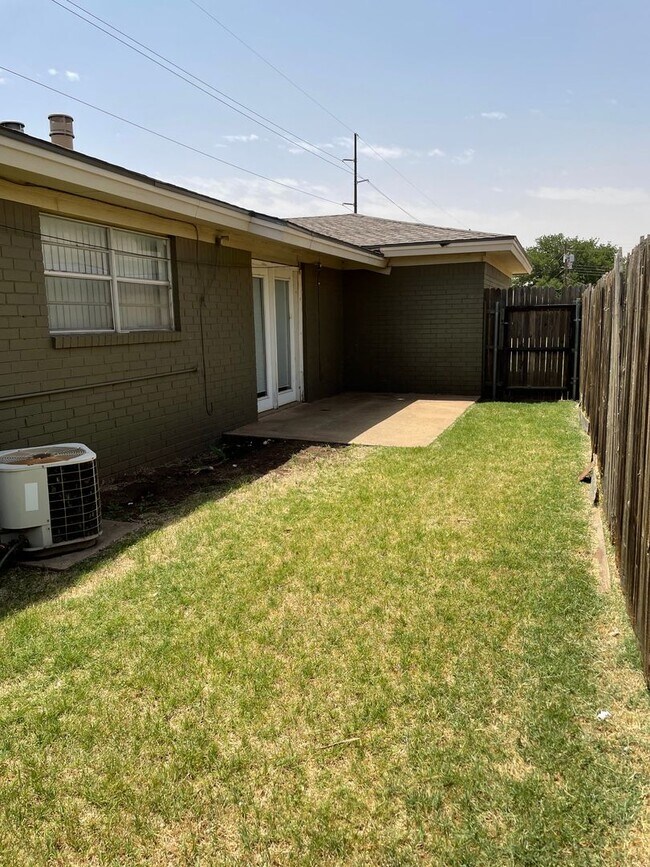 Building Photo - 6917fre