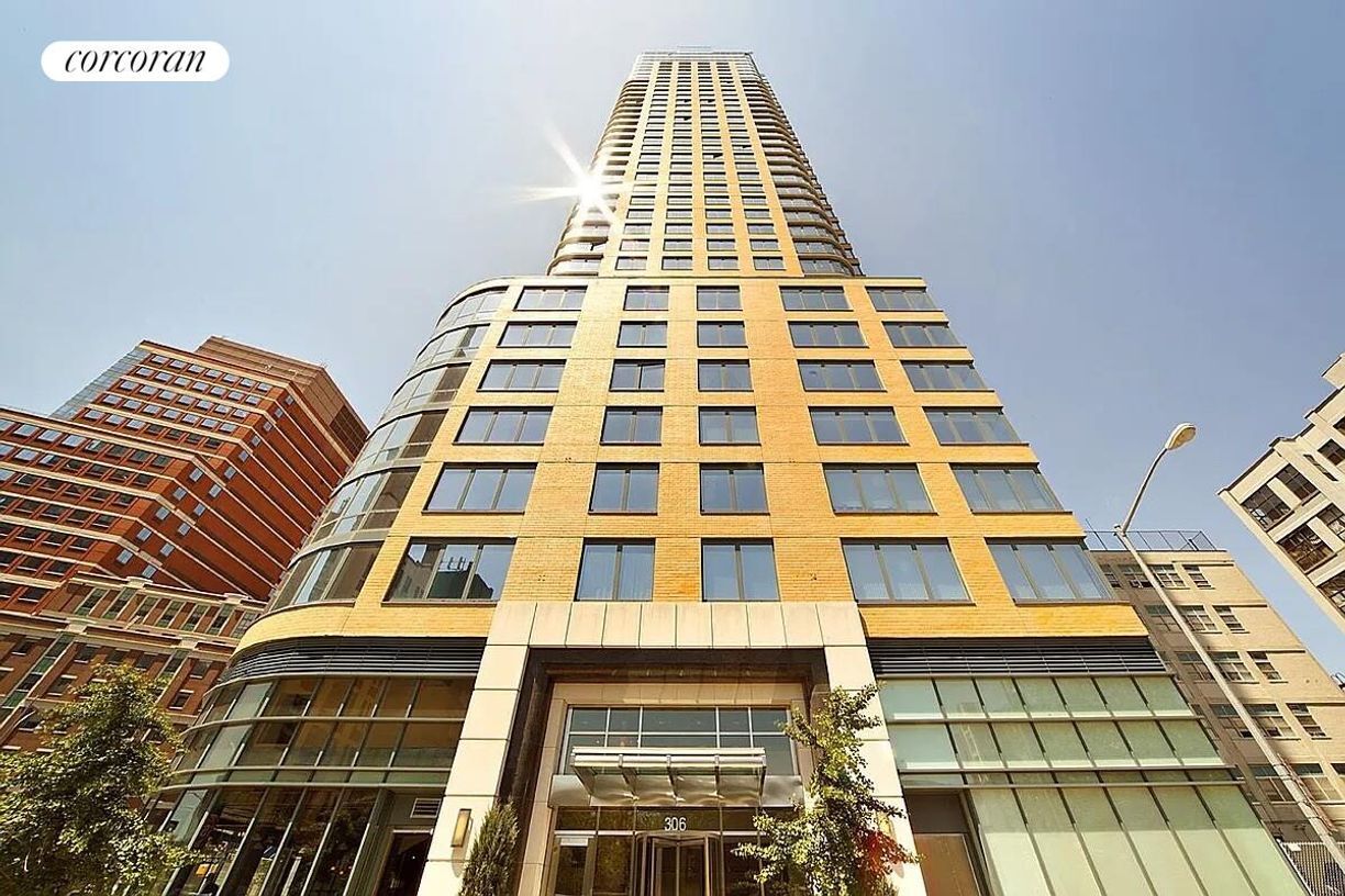 Building Photo - 306 Gold St