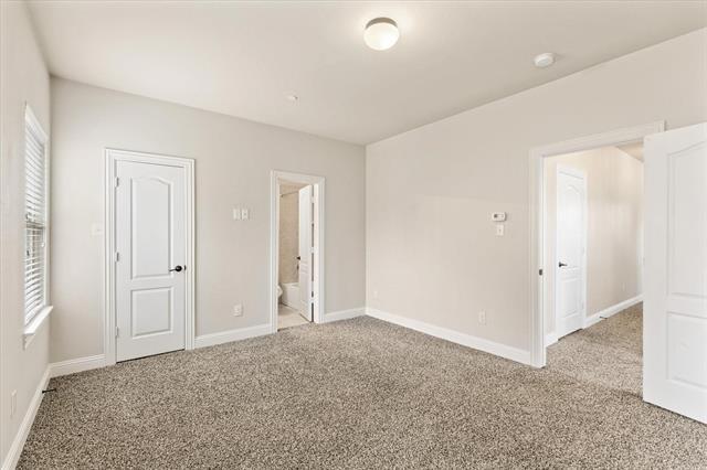 Building Photo - 7915 Parkwood Blvd