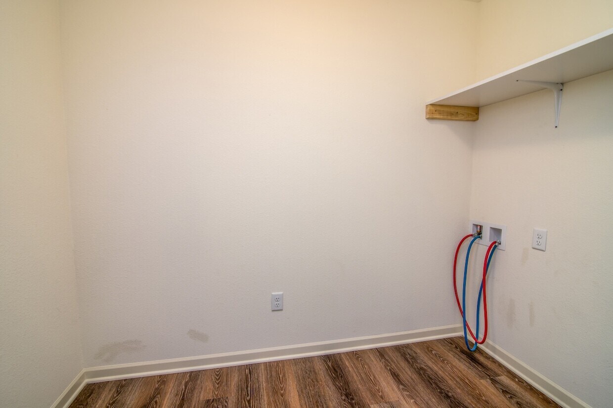 Building Photo - 501 Cobblestone Way