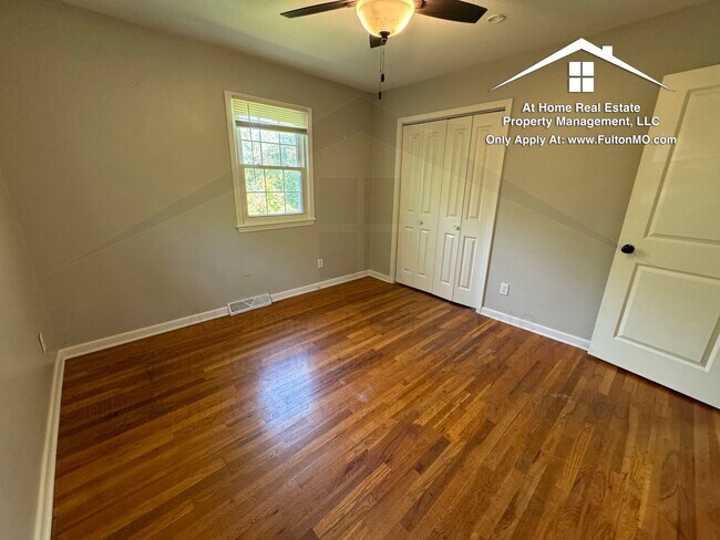 Building Photo - 1304 Bradley Ln