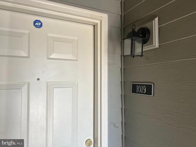 Building Photo - 1019 Ravens Crest Dr