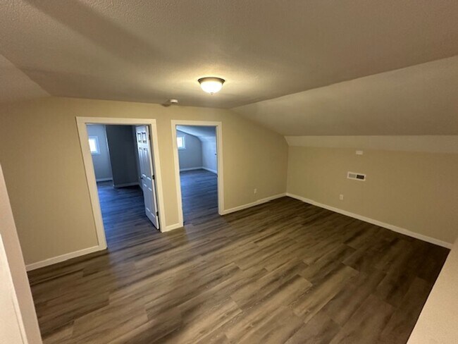 Building Photo - 5 Bed 3 Bath Springfield, MO