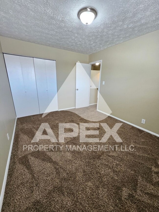Building Photo - Nice 3Bd 1.5 Townhouse in WEST KNOX off Ce...