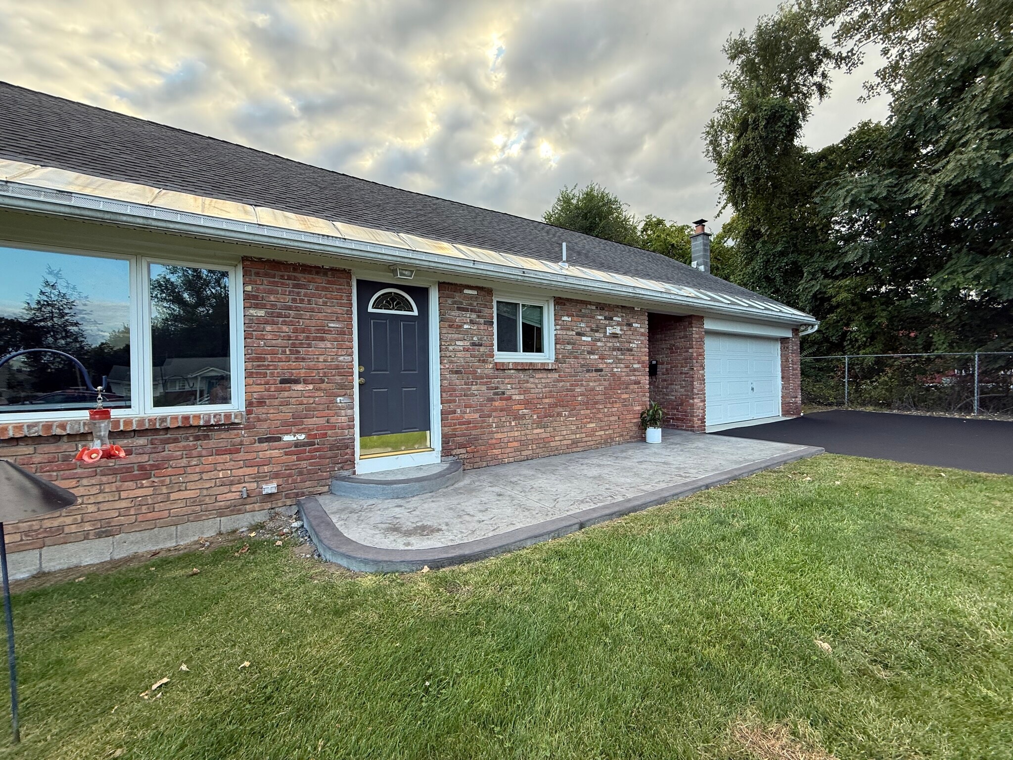 Dual Front Entrances - 26 Patricia Ln