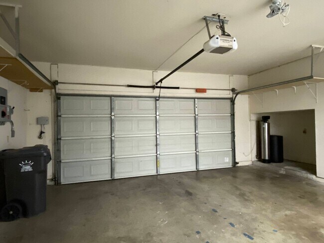 Building Photo - Two Story, Three Bedrooms, Two And A Half Bathrooms In Brookside