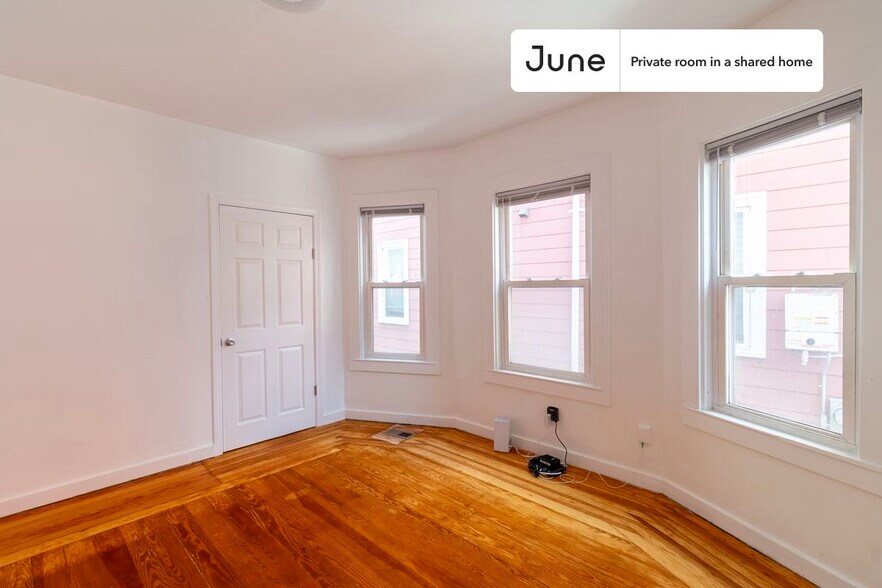 Building Photo - Room in Shared 4 bed/1 bath home in JFK/UMass
