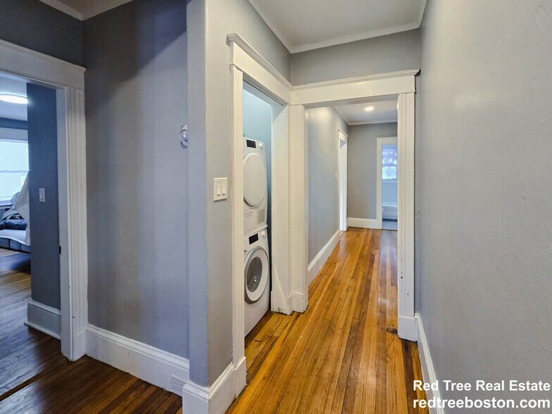 Building Photo - 237 Chestnut Hill Ave