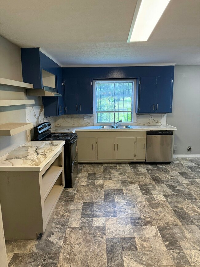 Building Photo - 1063 Capri Cir