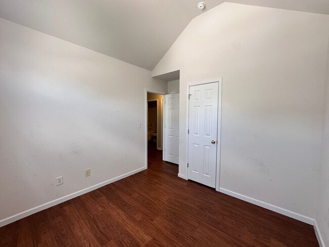 Building Photo - Exclusively Offered By Muse Realty Rentals...
