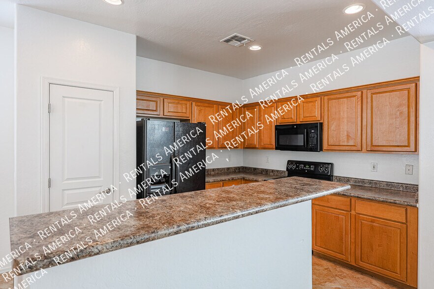 Building Photo - 591 S Buena Vista Ct