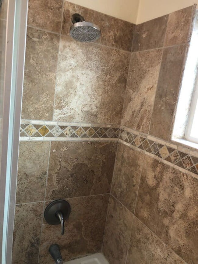 Building Photo - 1bed 1bath Apartment 1 month free with 12 month lease