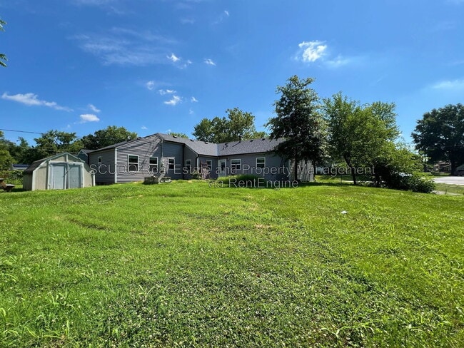 Building Photo - 5802 N Park Ave