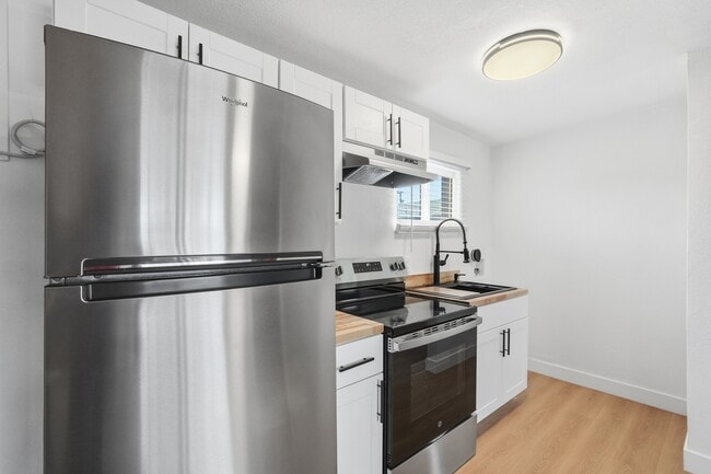 Building Photo - 433 N 14th St