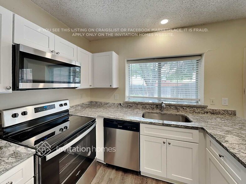 Building Photo - 2107 Stonegate Dr