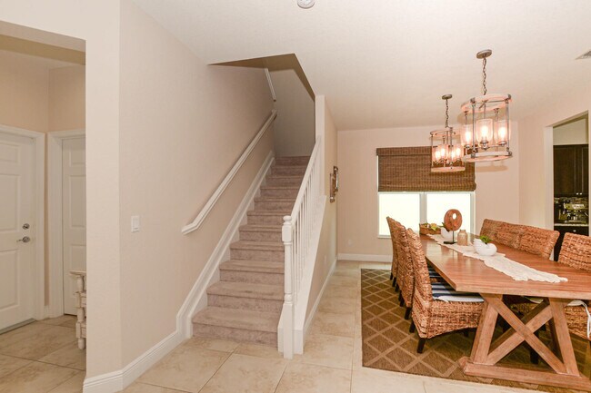 Building Photo - 713 NW Leonardo Cir