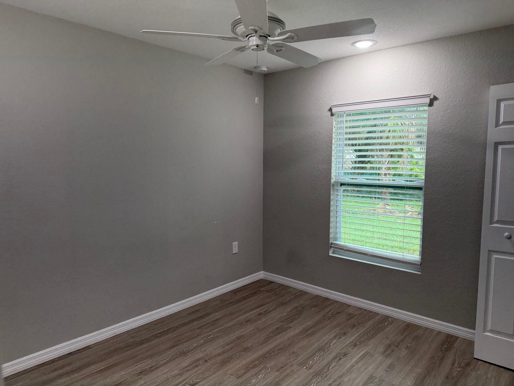 Building Photo - 6054 N Moss Cir