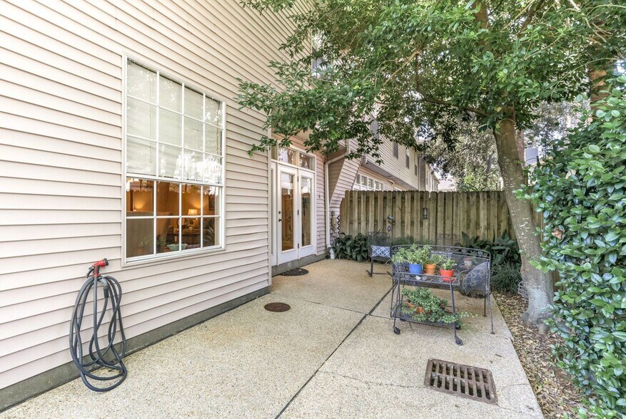 Building Photo - 1701 Colapissa St