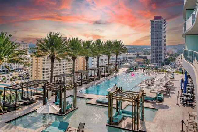 Building Photo - 4111 S Ocean Dr