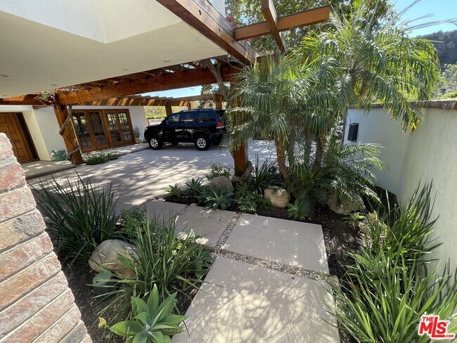 Building Photo - 5942 Paseo Cyn Dr