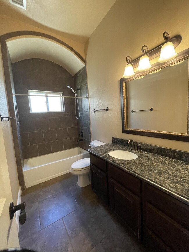 Building Photo - 3724 Coco Palm Dr