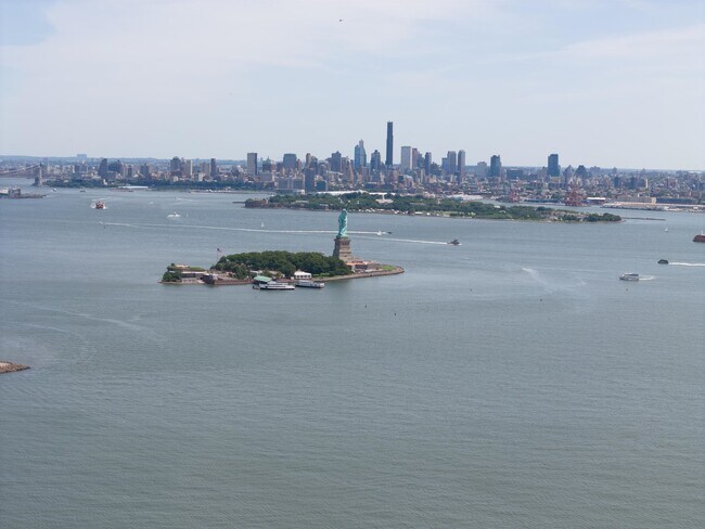 Building Photo - 207 Shearwater Ct W