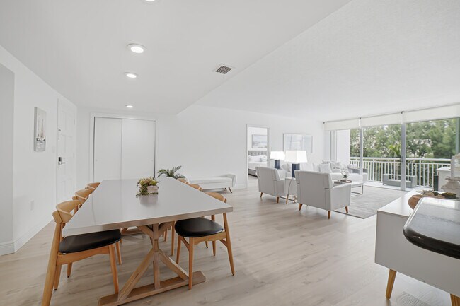 Building Photo - 2780 S Ocean Blvd