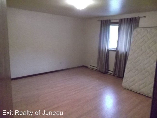 Building Photo - 3360 Nowell Ave