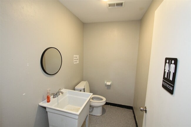 Building Photo - 11518 Bogs Rd