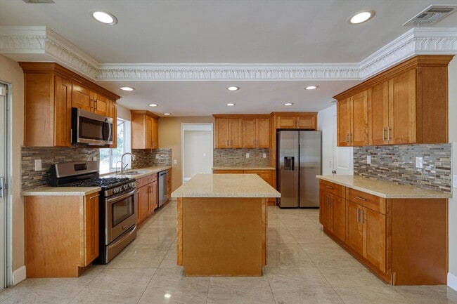 Building Photo - 4041 Alonzo Ave