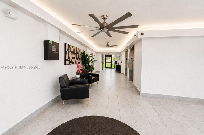 Building Photo - 250 Jacaranda Dr