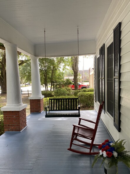 Front porch - 445 Hampton St