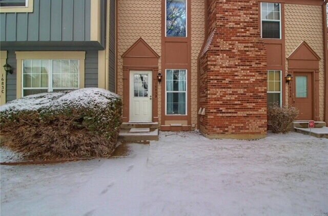 Building Photo - Charming Two-story, 1 bed, 1 Bath Townhome...