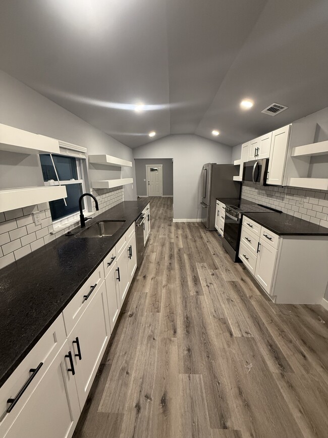 Building Photo - 5090 E Huntsville Rd