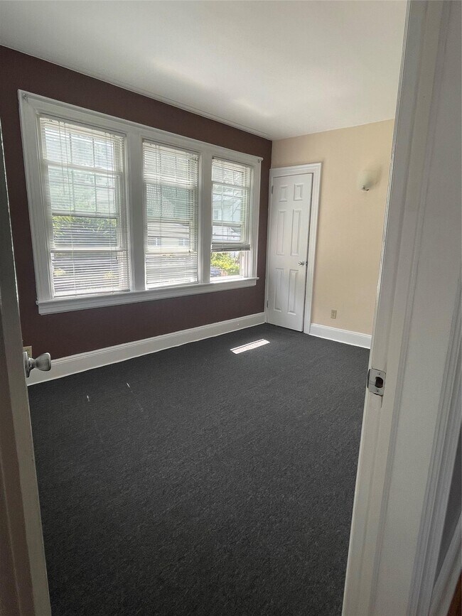 Building Photo - 215 Sedgwick Ave